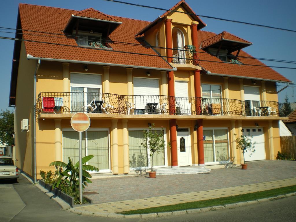 Mediterrán Panzió Bed and Breakfast Harkány Esterno foto
