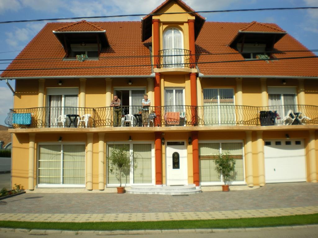 Mediterrán Panzió Bed and Breakfast Harkány Esterno foto