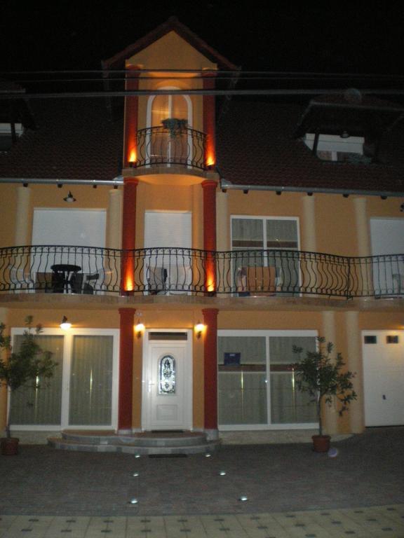 Mediterrán Panzió Bed and Breakfast Harkány Esterno foto