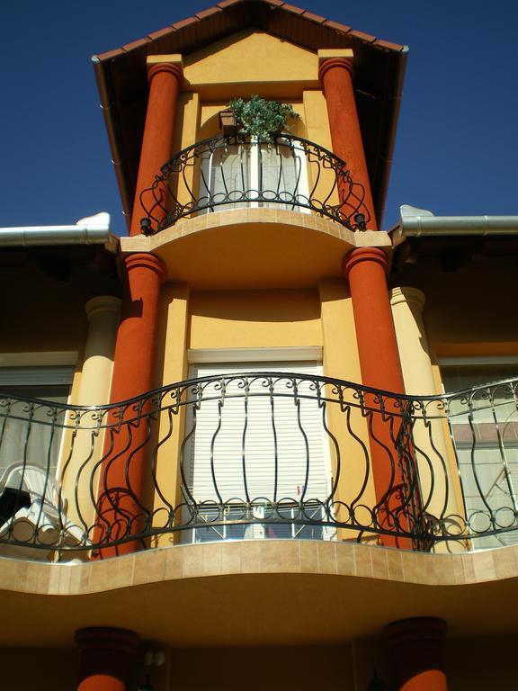 Mediterrán Panzió Bed and Breakfast Harkány Esterno foto
